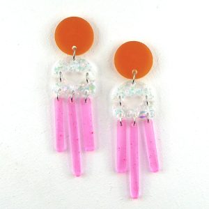 MADAME EST SERVIE – Boucles d’oreilles résine artisanales – Bijou créateur pièce unique | Bisoustore MADAME EST SERVIE – Boucles d’oreilles résine artisanales – Bijou créateur pièce unique | Bisoustore