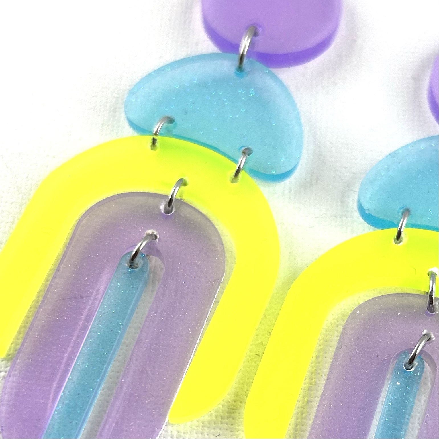 IBIZA – Boucles d’oreilles résine artisanales – Bijou créateur pièce unique | Bisoustore – Image 3