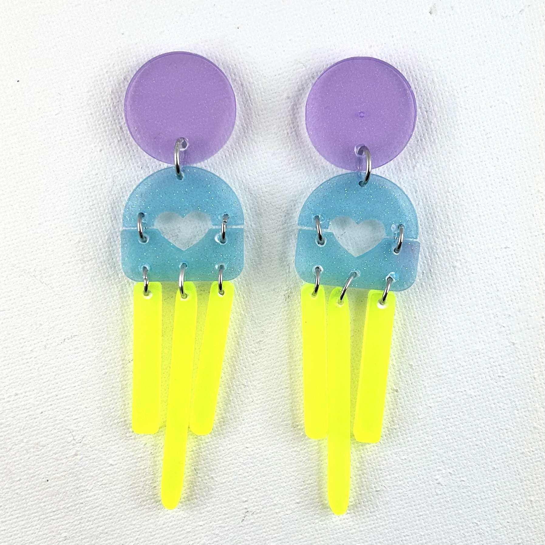MADAME EST SERVIE – Boucles d'oreilles résine artisanales – Bijou créateur pièce unique | Bisoustore