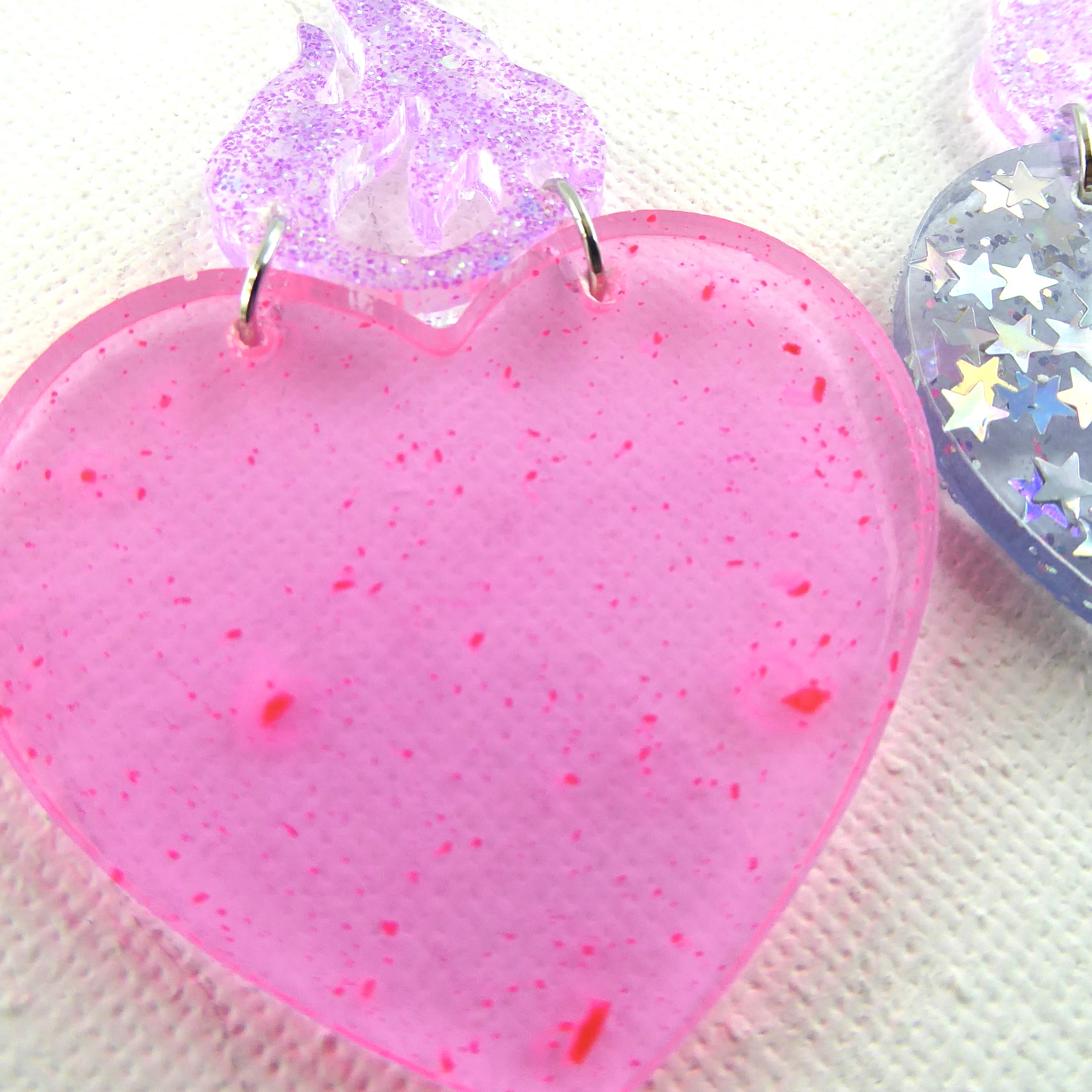 SACRED HEART – Boucles d'oreilles résine artisanales – Bijou créateur pièce unique | Bisoustore – Image 2