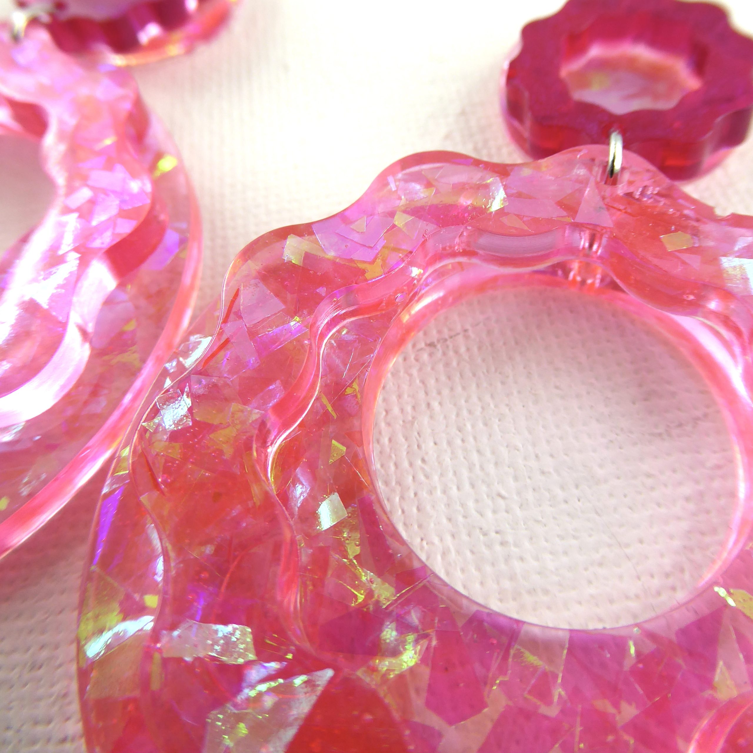 L'amour du risque - Boucles d’oreilles résine artisanales – Bijou créateur pièce unique | Bisoustore – Image 2