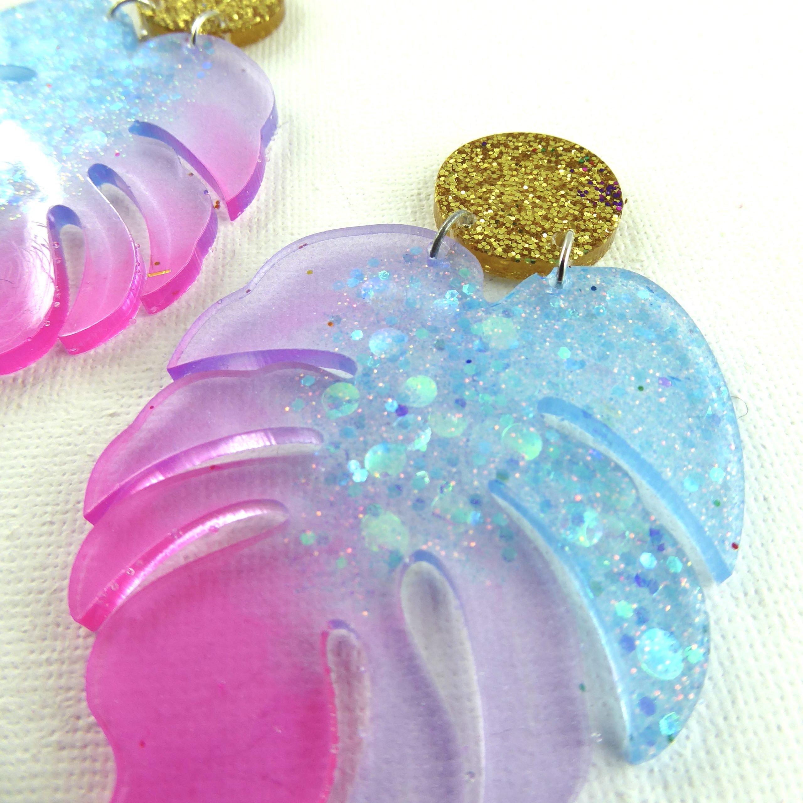 Barbie 12 - Série spéciale, boucles d'oreilles faits mains en résine époxy. – Image 3