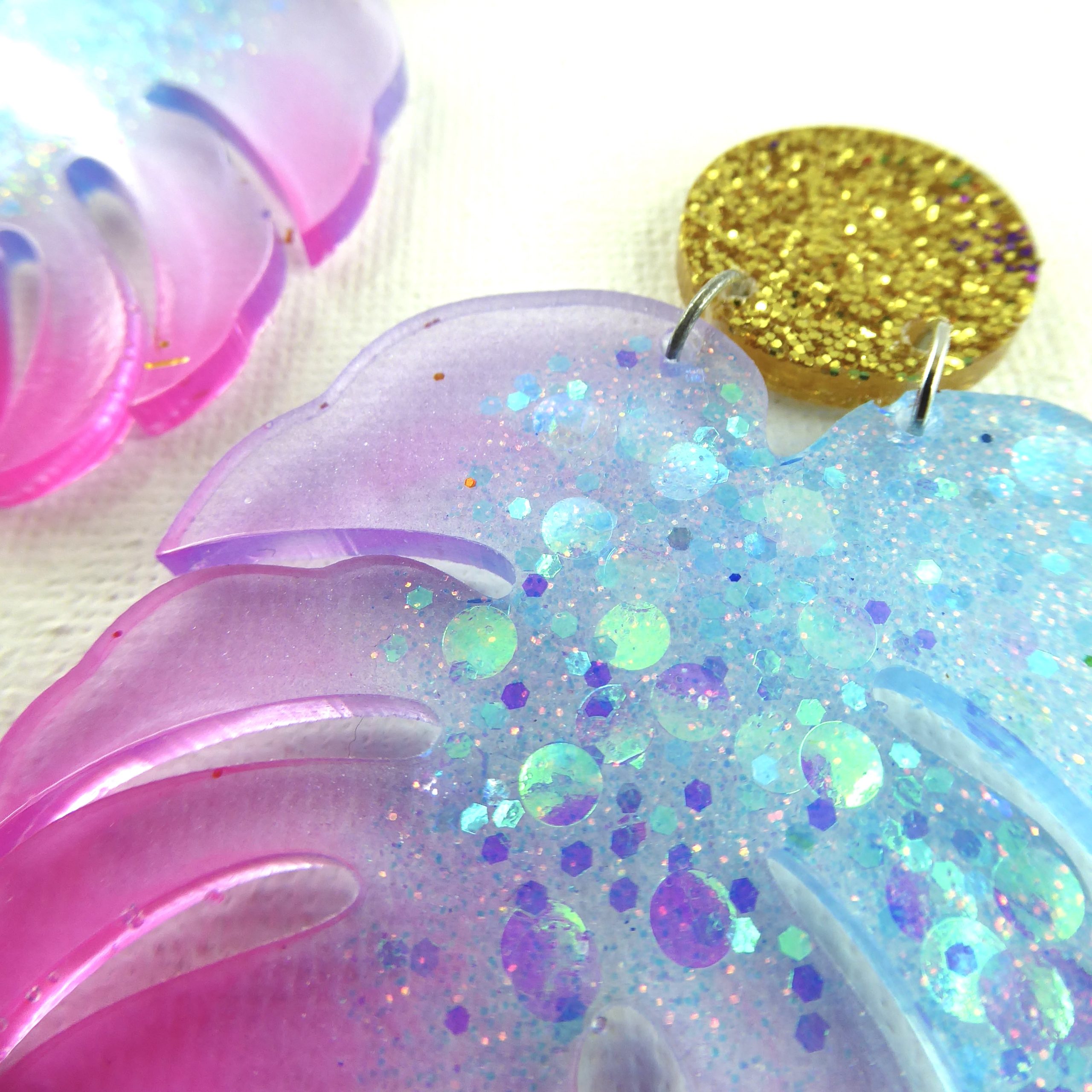 Barbie 12 - Série spéciale, boucles d'oreilles faits mains en résine époxy. – Image 2