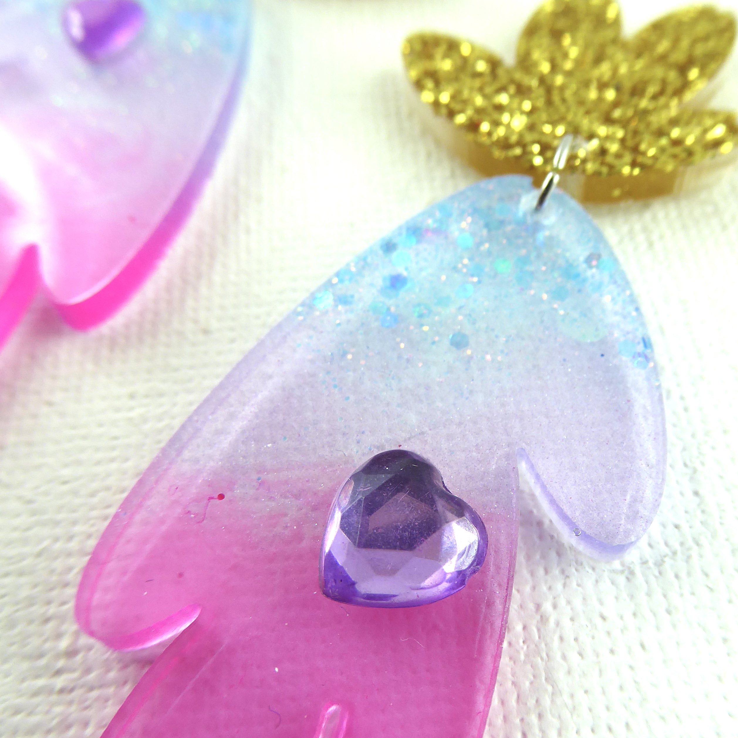 Barbie 10 - Série spéciale, boucles d'oreilles faits mains en résine époxy. – Image 3