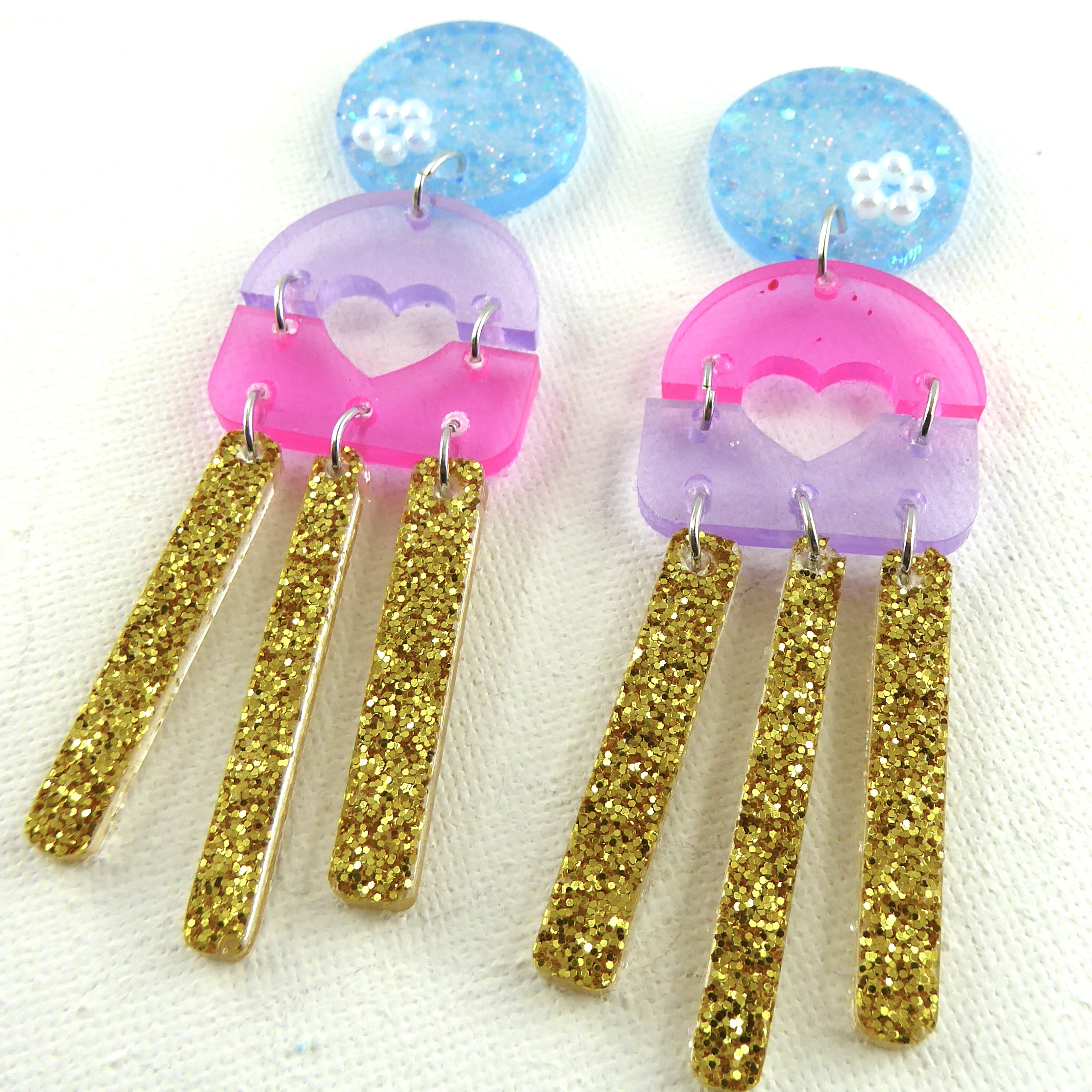 Barbie 8 - Série spéciale, boucles d'oreilles faits mains en résine époxy. – Image 4