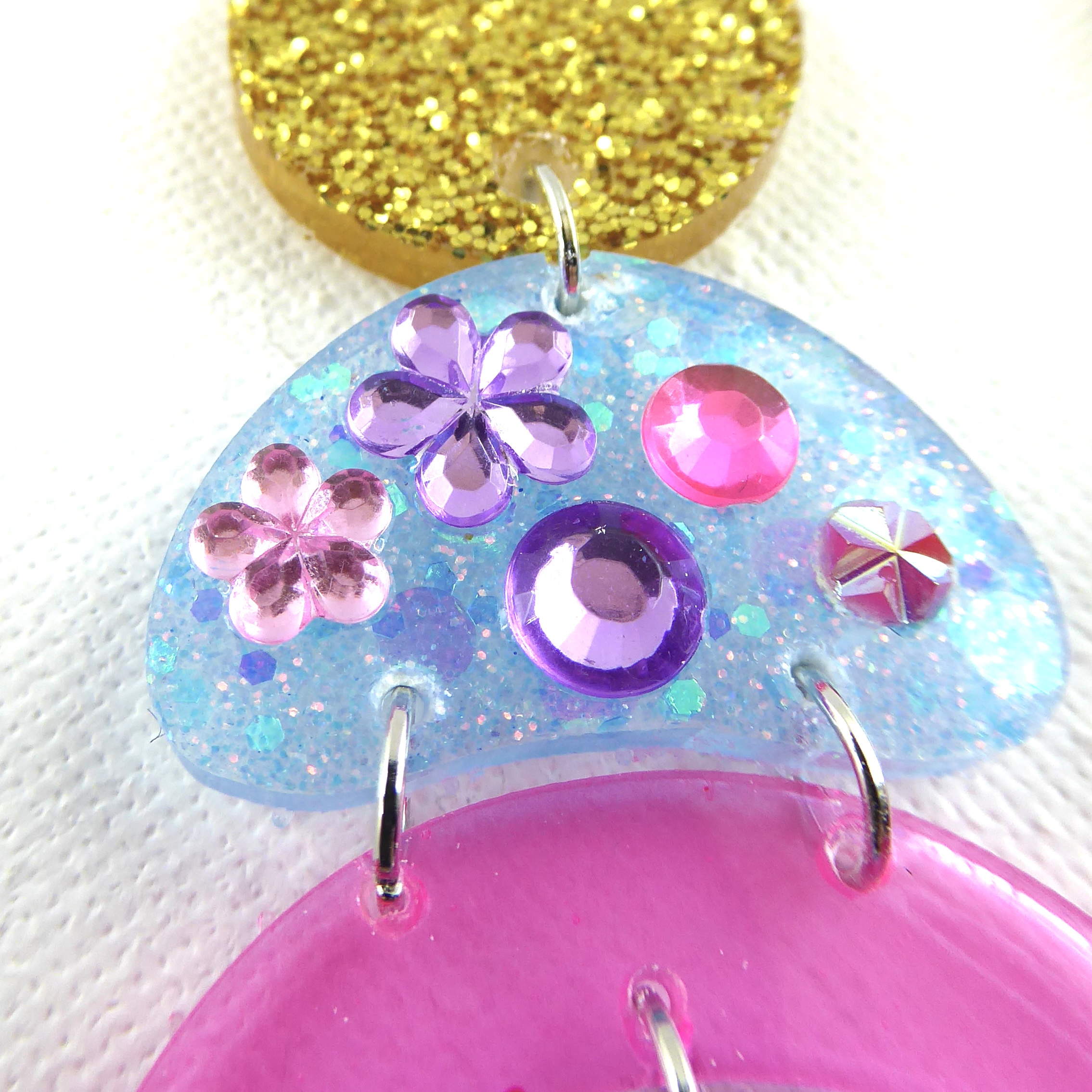 Barbie 9 - Série spéciale, boucles d'oreilles faits mains en résine époxy. – Image 2