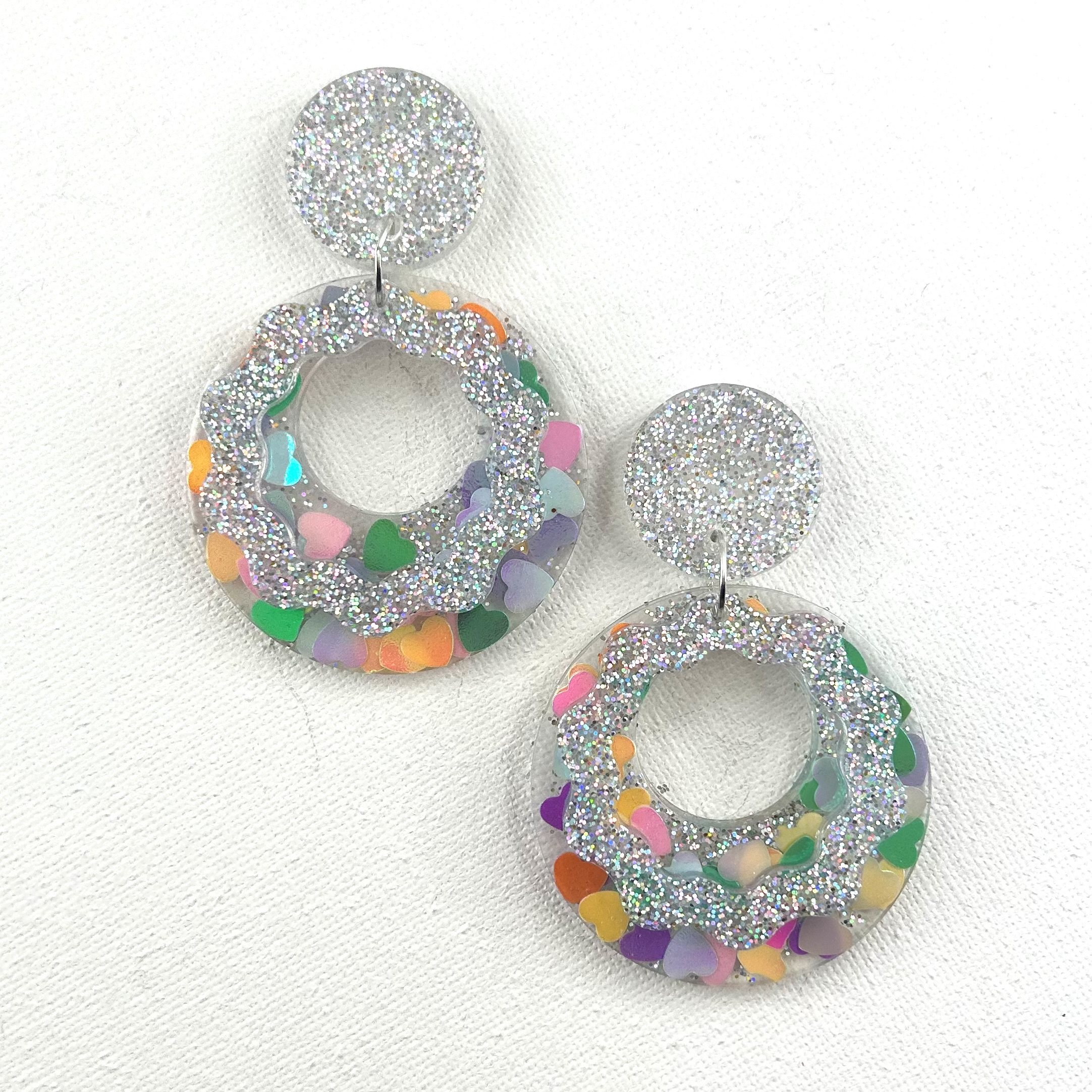 L'AMOUR DU RISQUE- Boucles d’oreilles résine artisanales – Bijou créateur pièce unique | Bisoustore