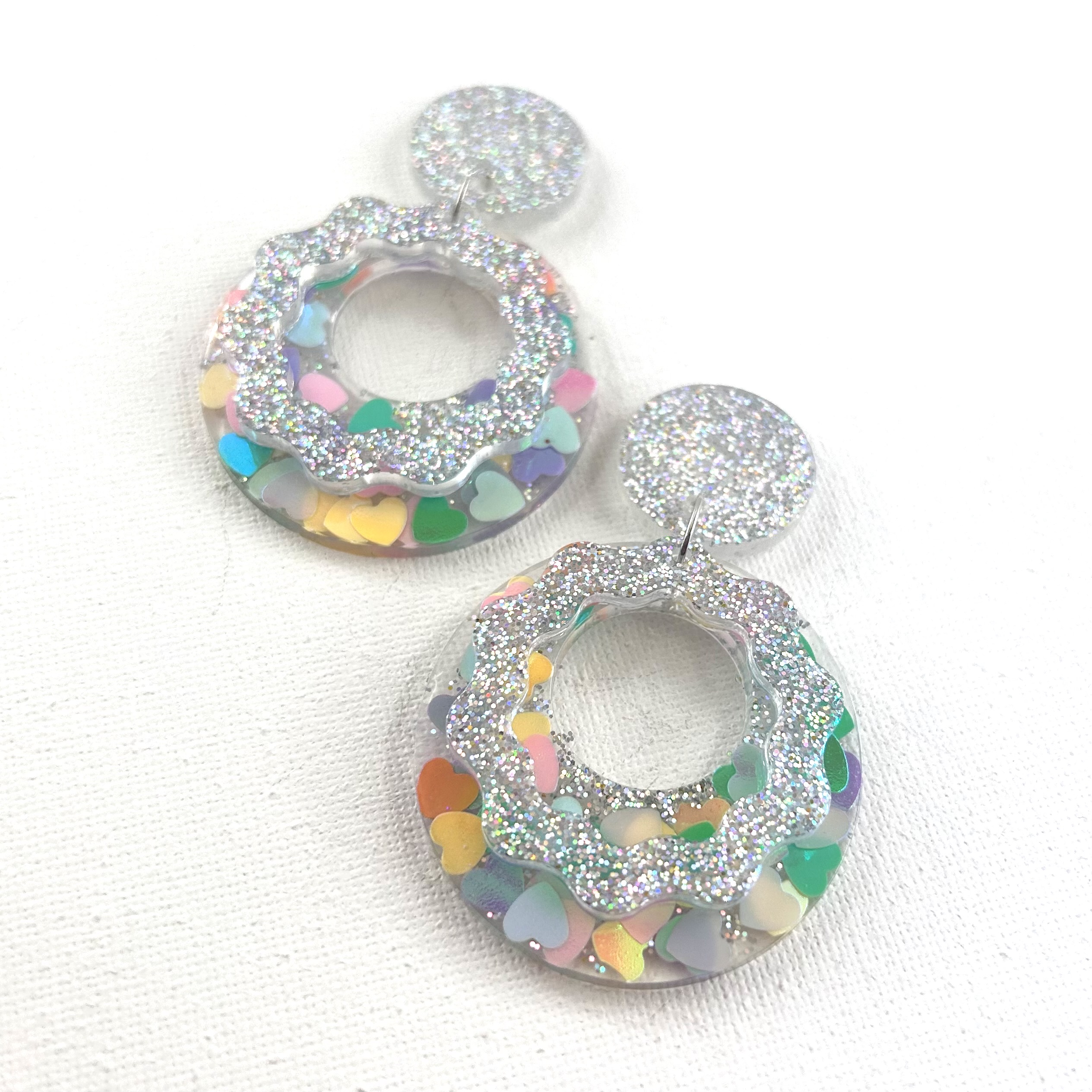 L'AMOUR DU RISQUE- Boucles d’oreilles résine artisanales – Bijou créateur pièce unique | Bisoustore – Image 3